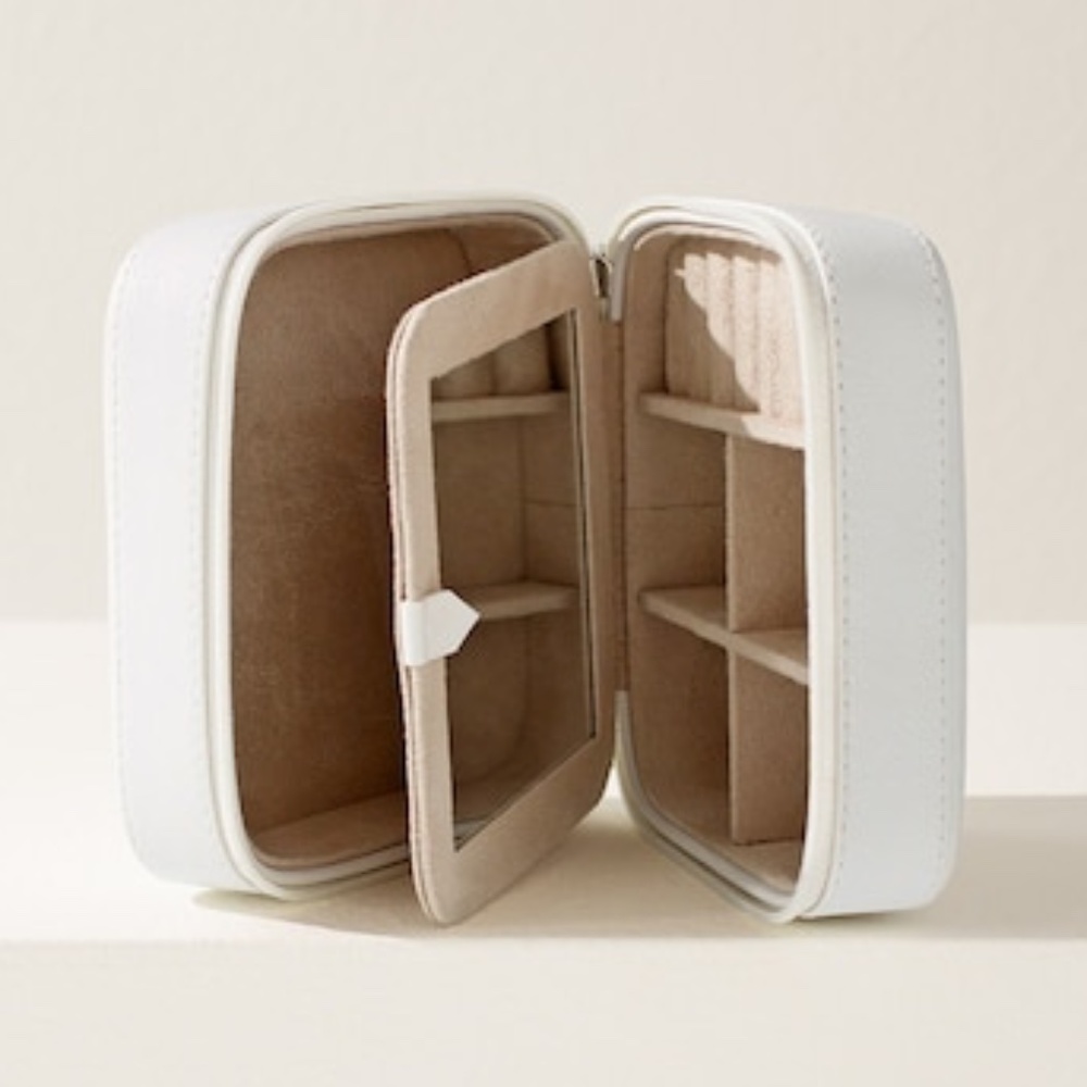 NEW! Chico's Jewelry Travel Storage Organizer Case 2.25” x 5.25” White/Cream
